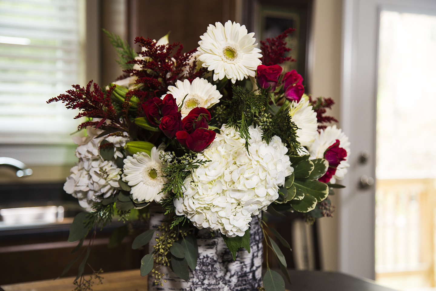 Ingles Table Peggy Bussey Christmas Arrangement